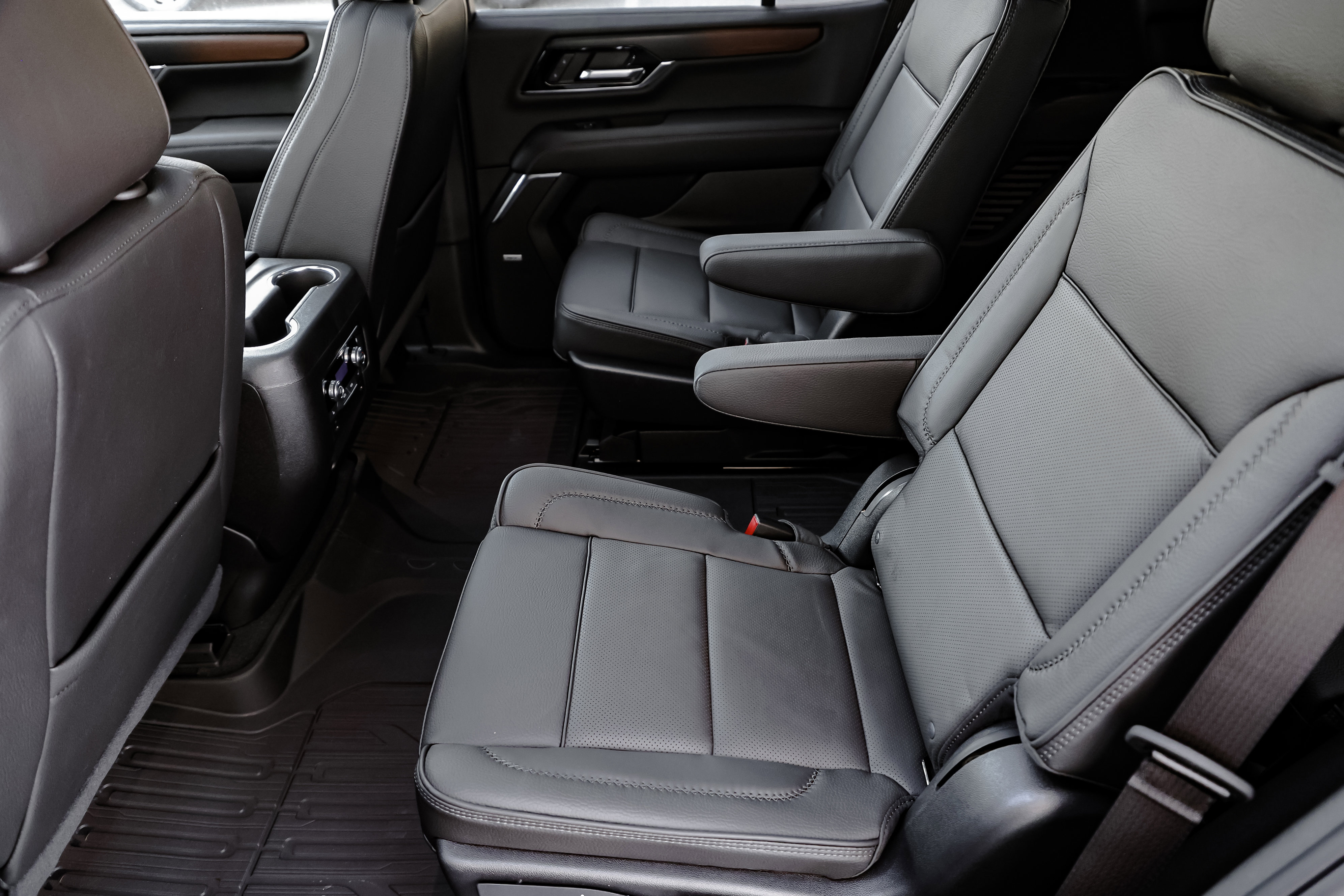 New 2026 GMC Yukon Denali w/ Sun & Power Step Package image 15