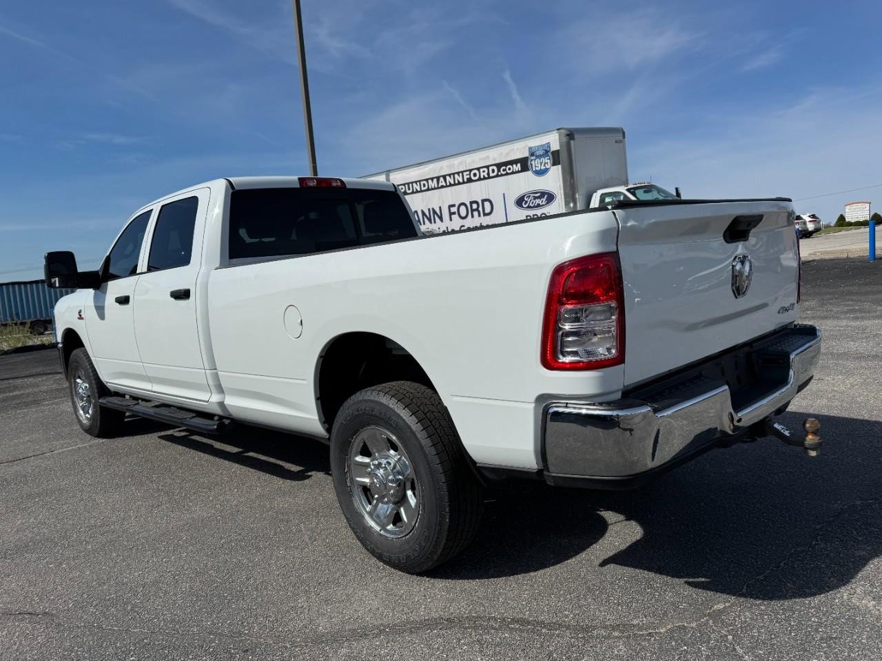 Used 2024 RAM 2500 Tradesman w/ Chrome Appearance Group AWD/4WD image 5