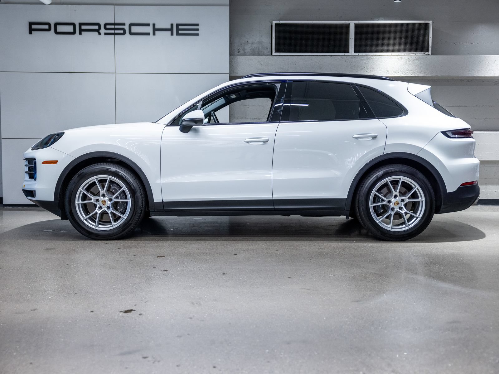 Certified 2024 Porsche Cayenne AWD/4WD image 2