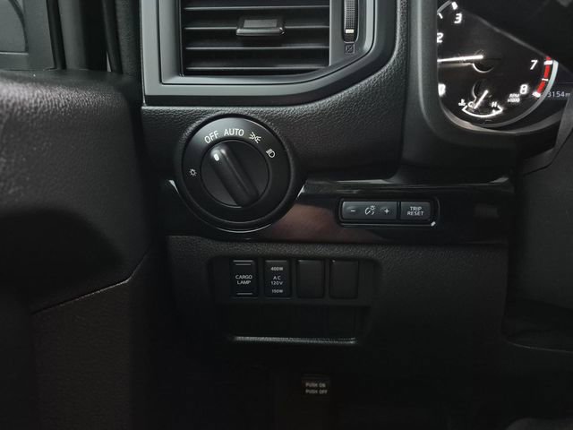 Used 2024 Nissan Titan SV w/ SV Convenience Package image 23