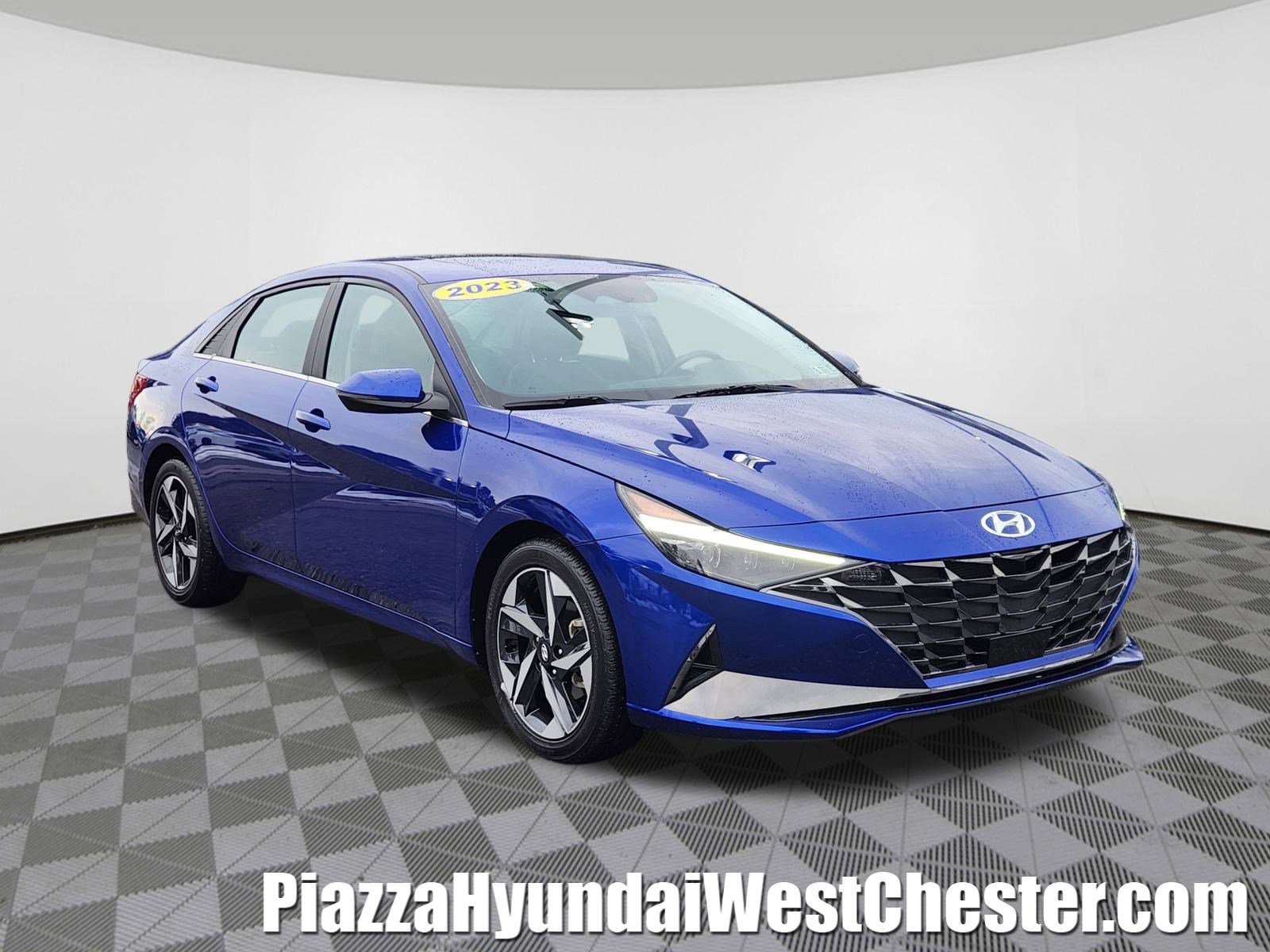 Certified 2023 Hyundai Elantra Limited w/ Preferred Accessory Package image 1