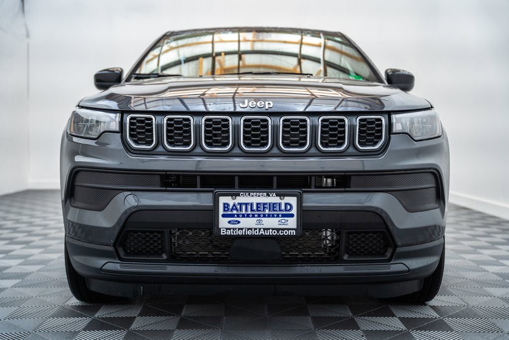 Used 2024 Jeep Compass Sport AWD/4WD image 2