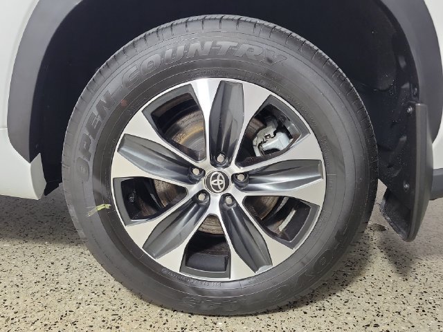 Certified 2026 Toyota Highlander XLE AWD/4WD image 8