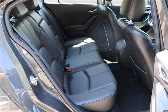 Used 2018 MAZDA MAZDA3 Touring FWD image 25