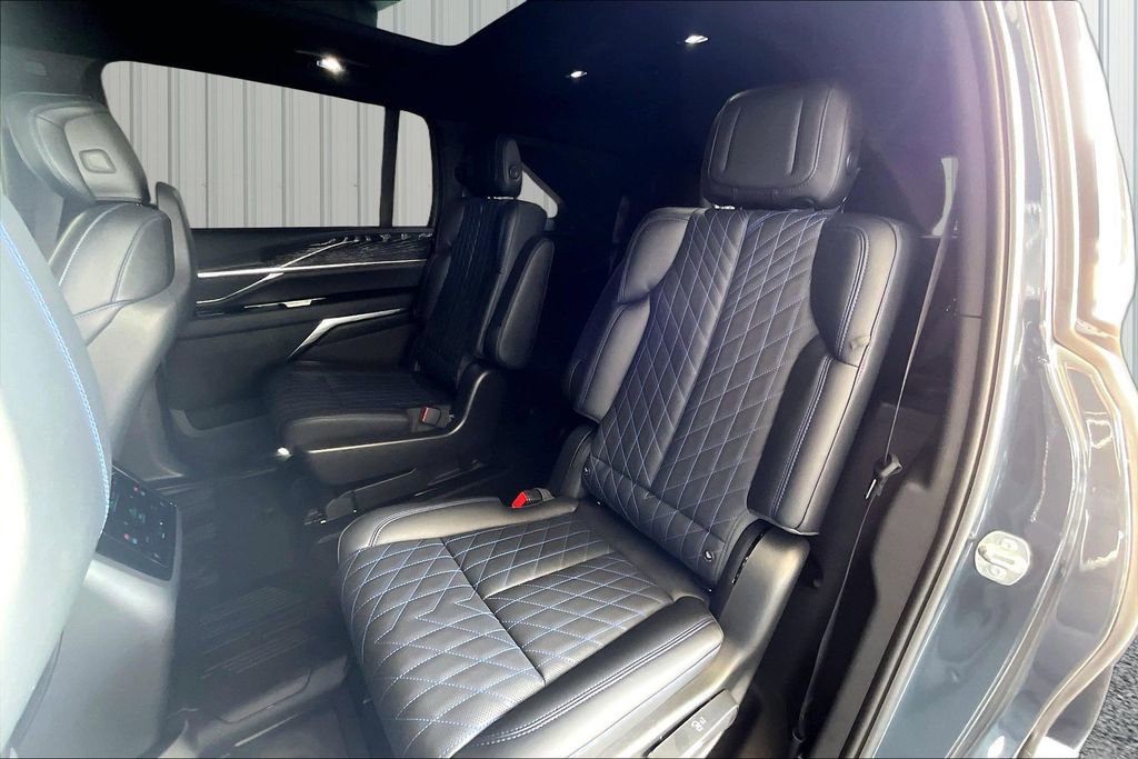 Used 2026 Cadillac Escalade IQ Sport 1 w/ LPO, ONYX Package AWD/4WD image 19