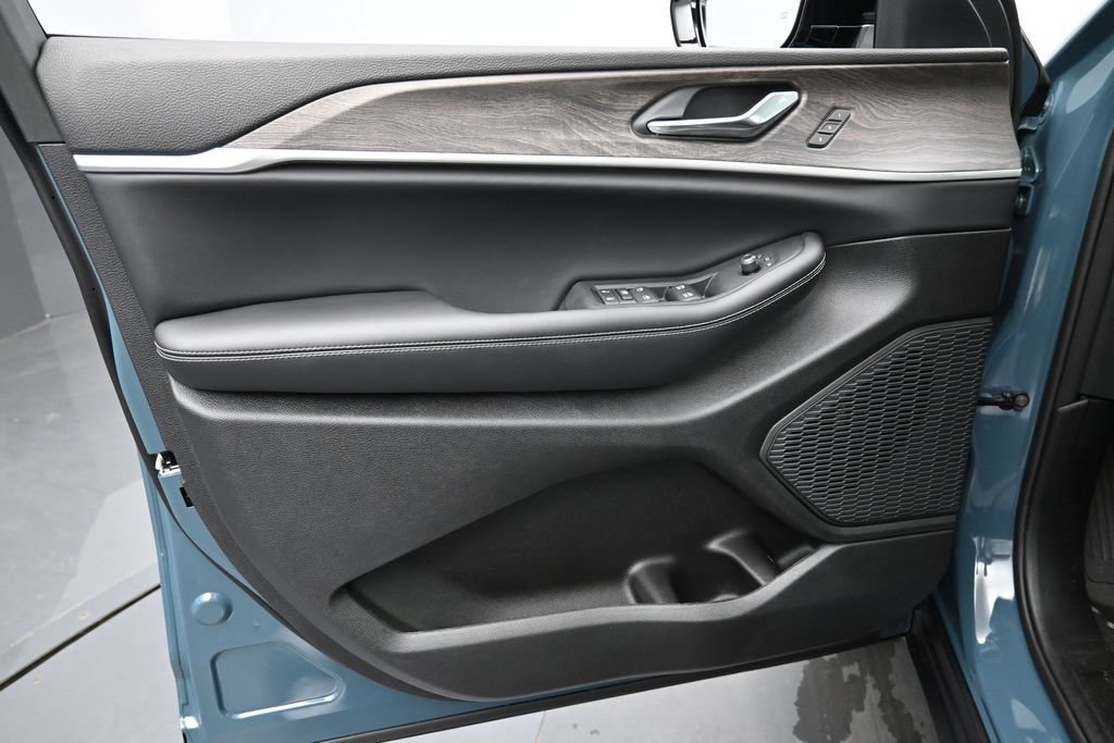 New 2027 Jeep Grand Cherokee Limited AWD/4WD image 26