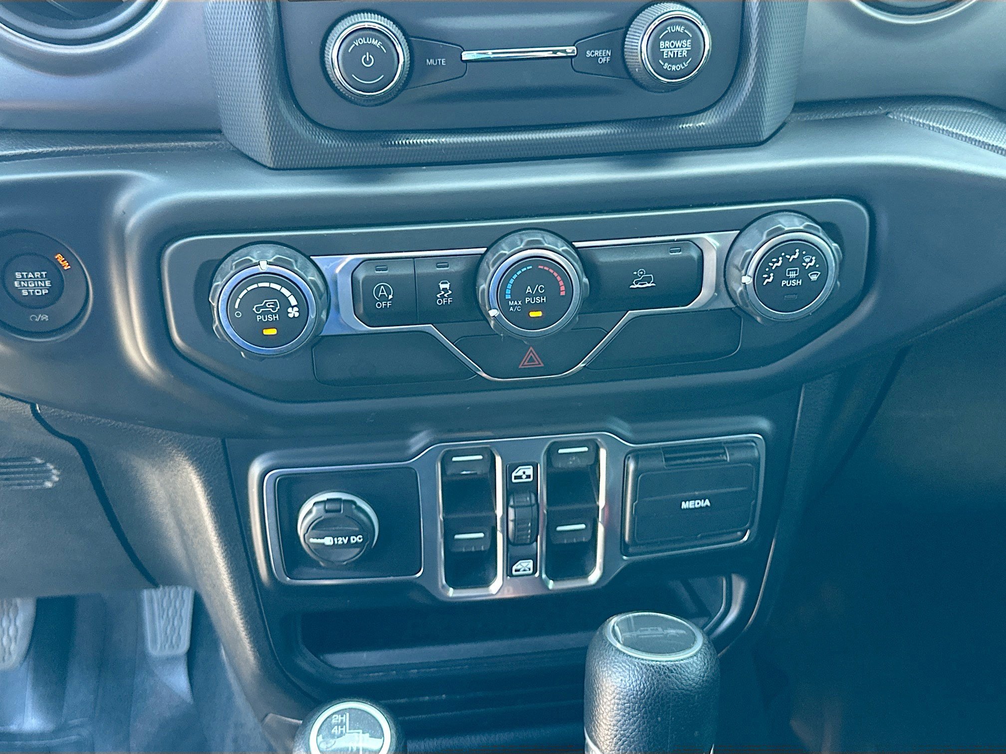 Used 2020 Jeep Gladiator Sport w/ Quick Order Package 24S AWD/4WD image 15