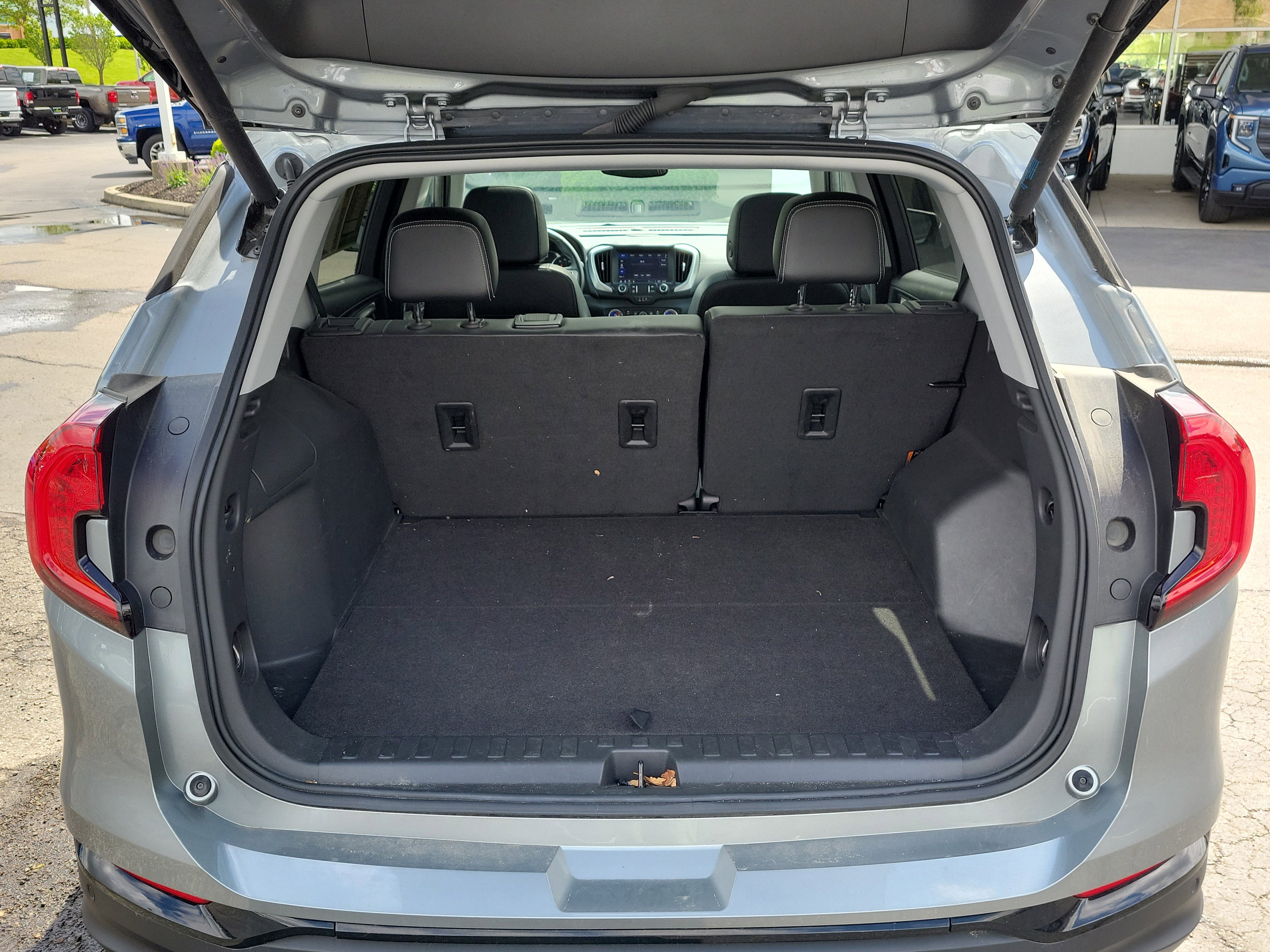 Used 2023 GMC Terrain SLT w/ Infotainment Package II AWD/4WD image 8