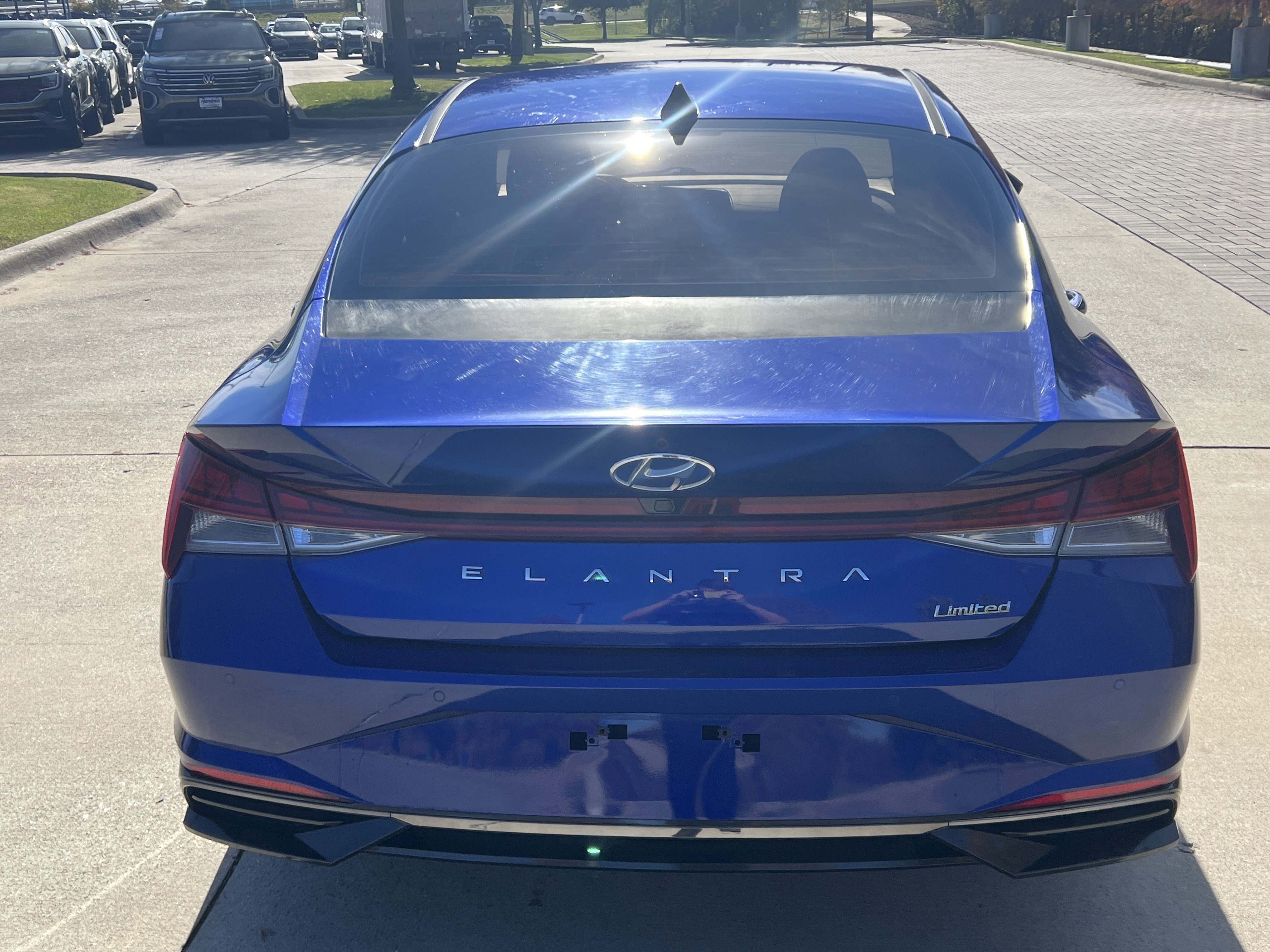 Used 2022 Hyundai Elantra Limited image 9