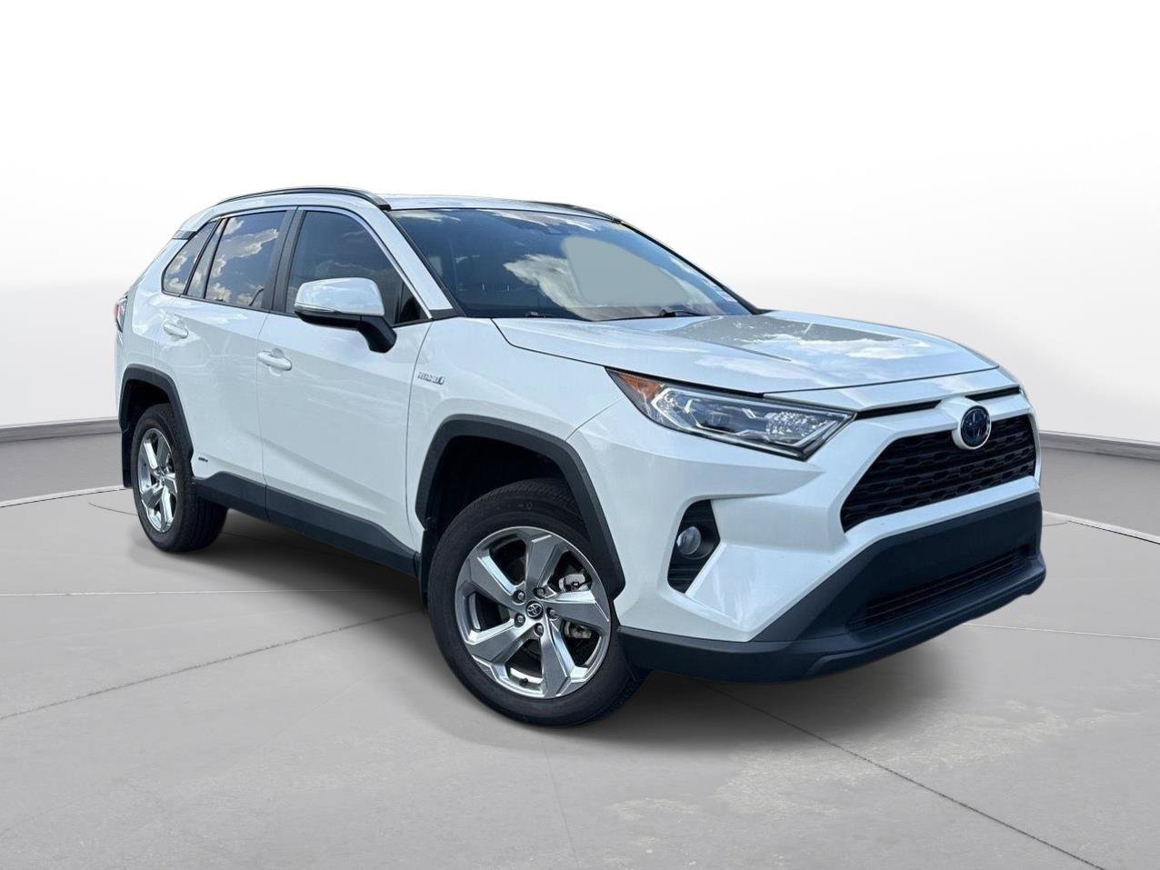 Used 2021 Toyota RAV4 XLE Premium AWD/4WD image 4