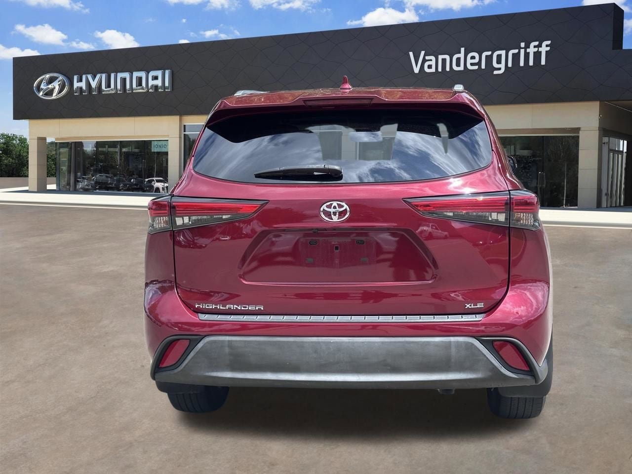 Used 2022 Toyota Highlander XLE image 13