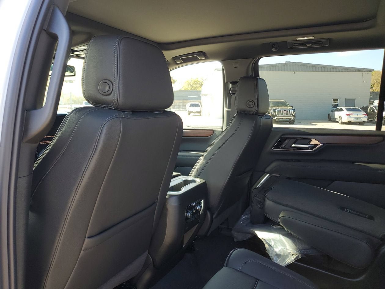 New 2026 GMC Yukon XL Denali w/ Sun & Power Step Package AWD/4WD image 10
