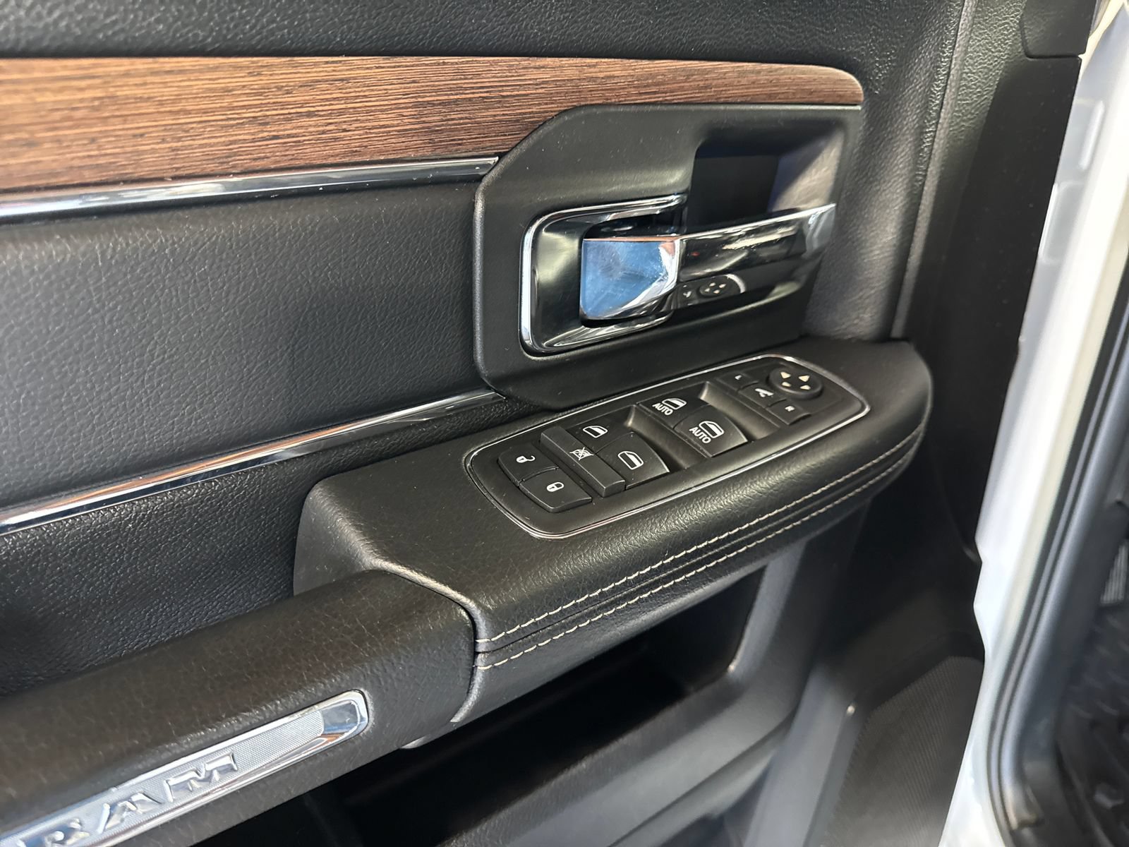 Used 2017 RAM 2500 Laramie w/ Convenience Group AWD/4WD image 16