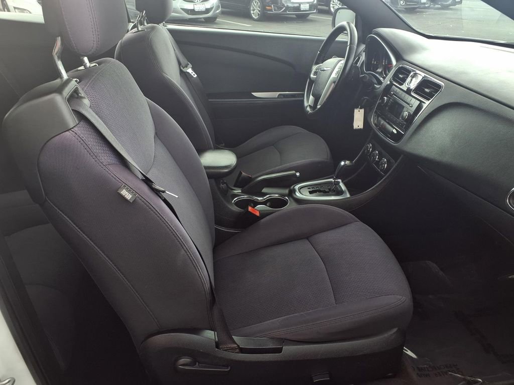 Used 2012 Chrysler 200 Touring FWD image 20