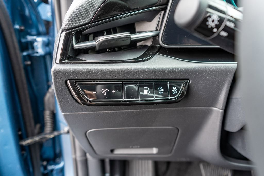 Used 2025 Kia Niro EX w/ EX Cold Weather Package image 25