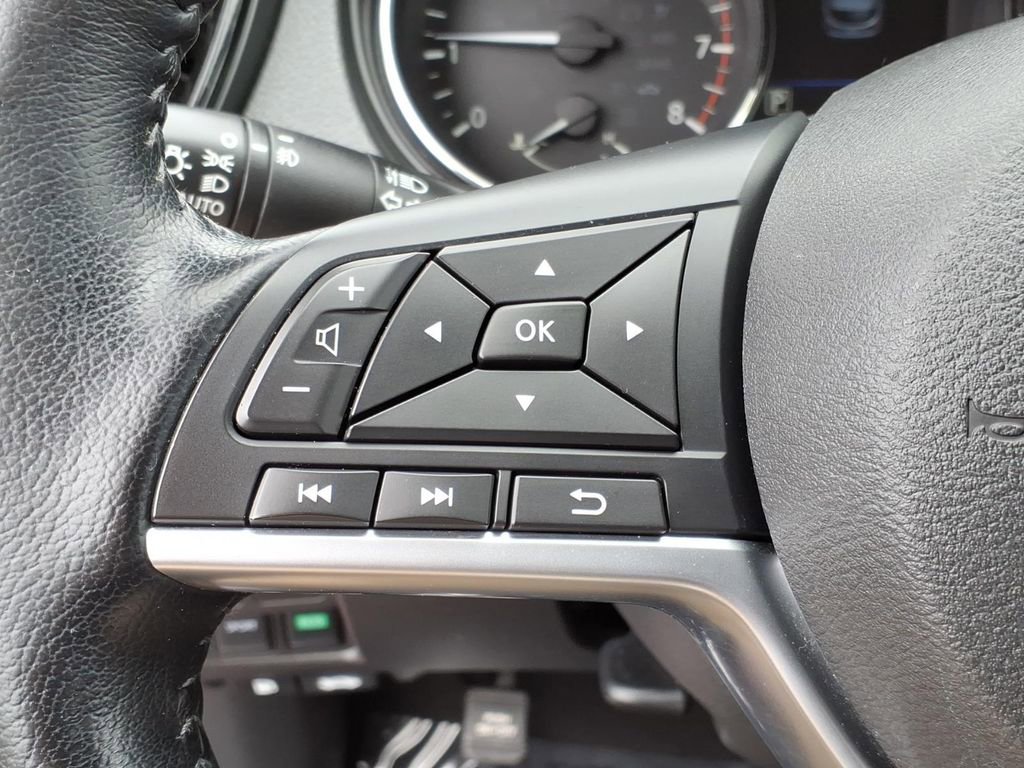 Used 2021 Nissan Rogue Sport SV AWD/4WD image 25