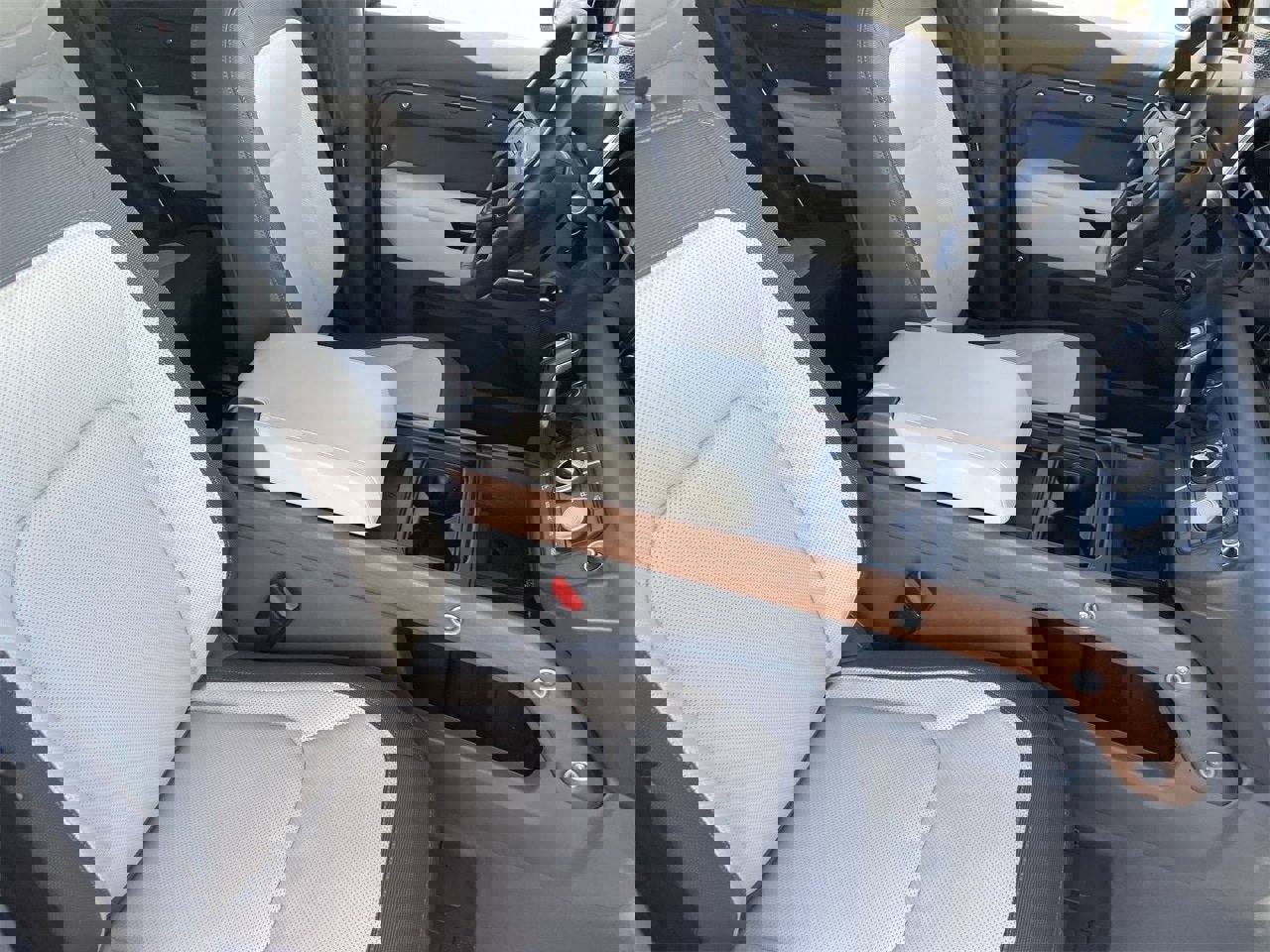 Used 2024 Land Rover Defender 110 X-Dynamic SE image 10