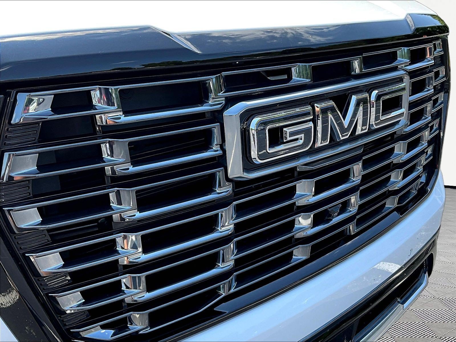 Used 2025 GMC Yukon Denali Ultimate AWD/4WD image 34
