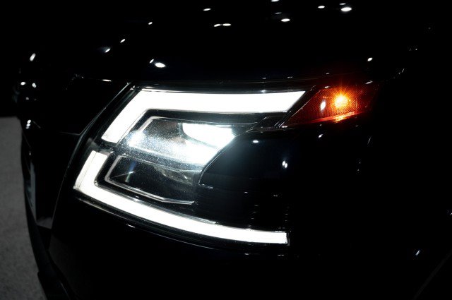 Used 2023 Nissan Armada Platinum w/ Captain's Chairs Package AWD/4WD image 9