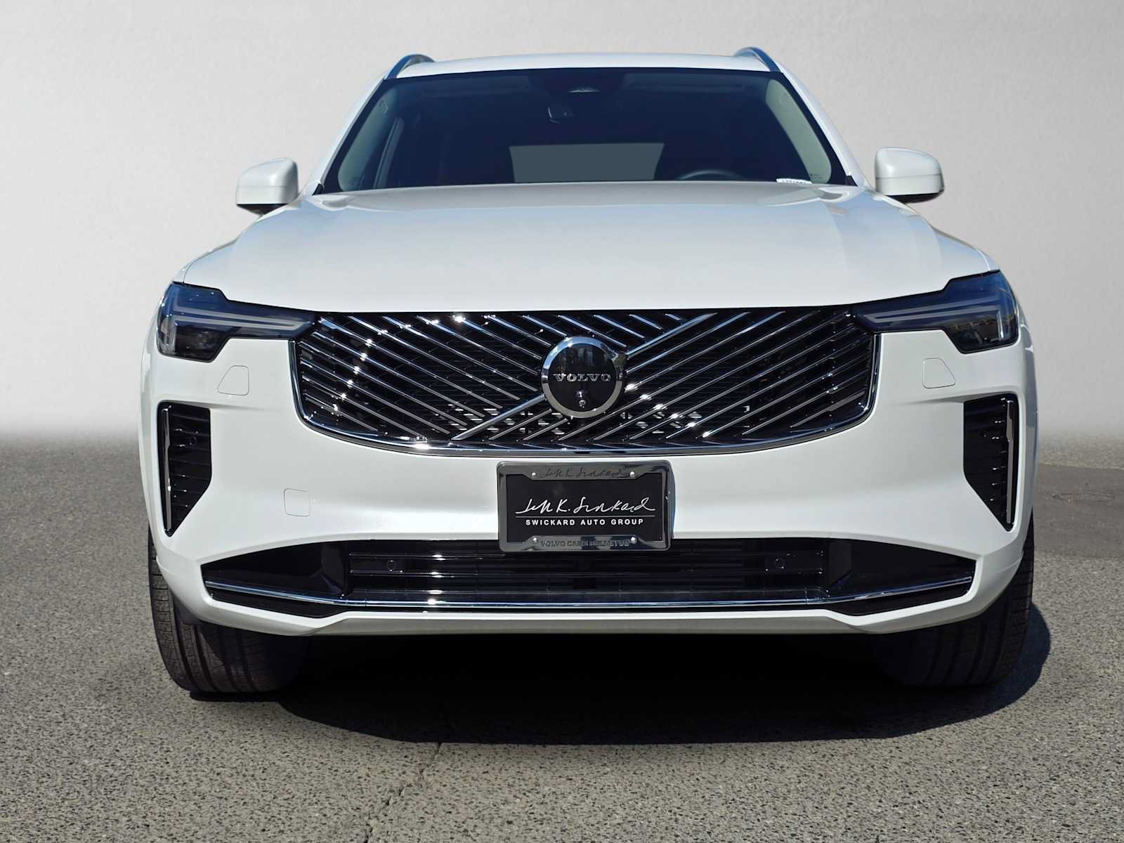 Used 2025 Volvo XC90 T8 Plus w/ Protection Package Premier AWD/4WD image 8