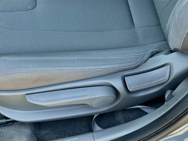 Used 2021 Hyundai Elantra SE FWD image 12