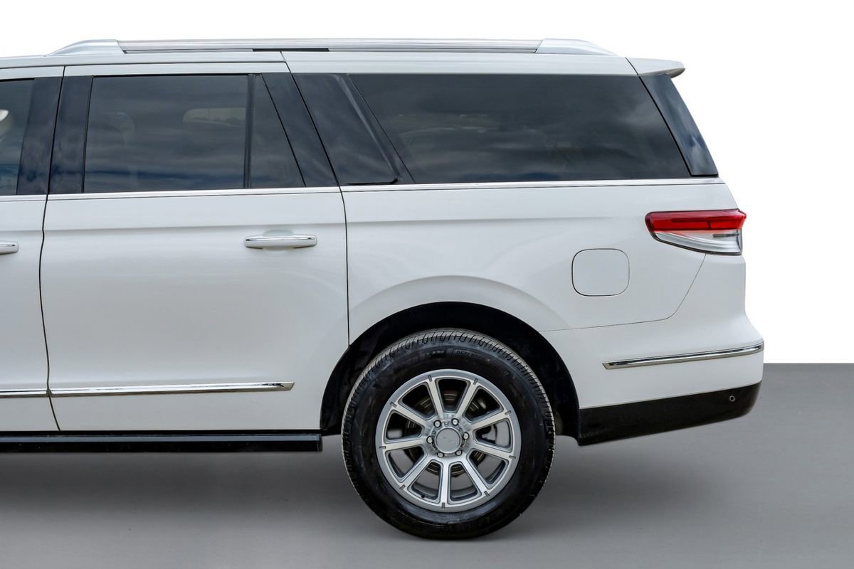 Used 2022 Lincoln Navigator L Reserve AWD/4WD image 11