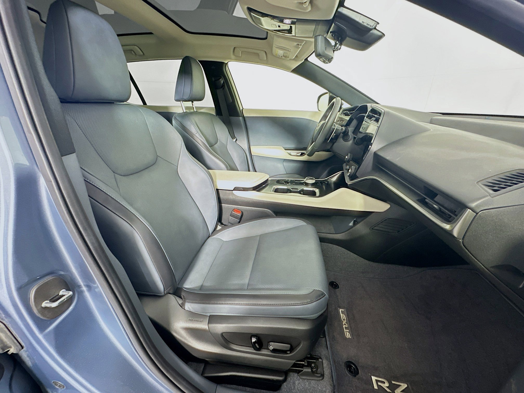 Used 2023 Lexus RZ 450e Premium w/ Technology Package image 33