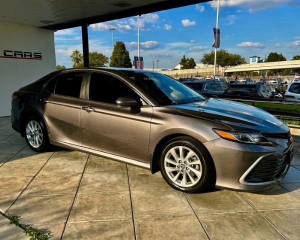 Used 2021 Toyota Camry LE w/ Cold Weather Package image 5