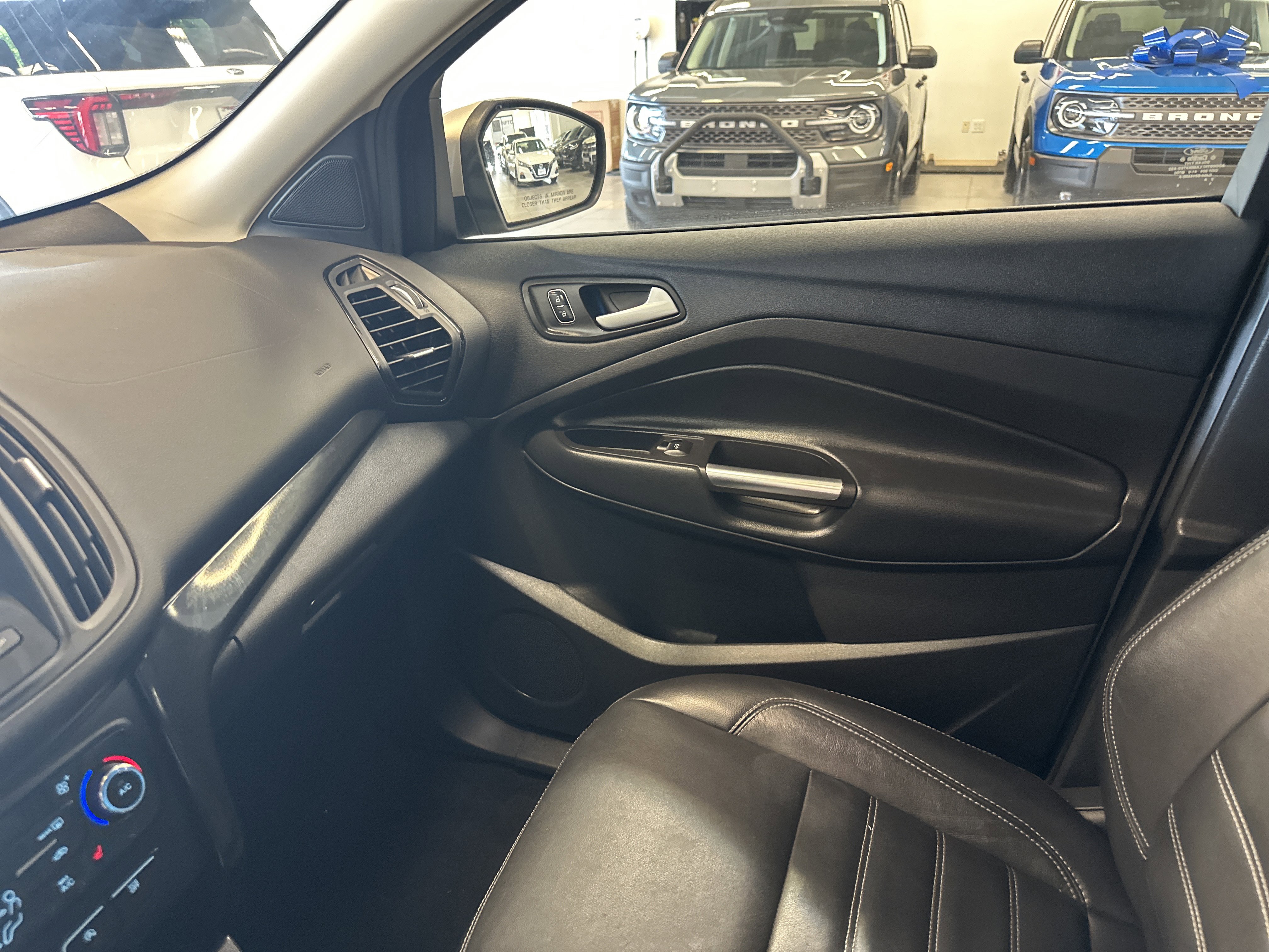 Used 2017 Ford Escape Titanium image 25