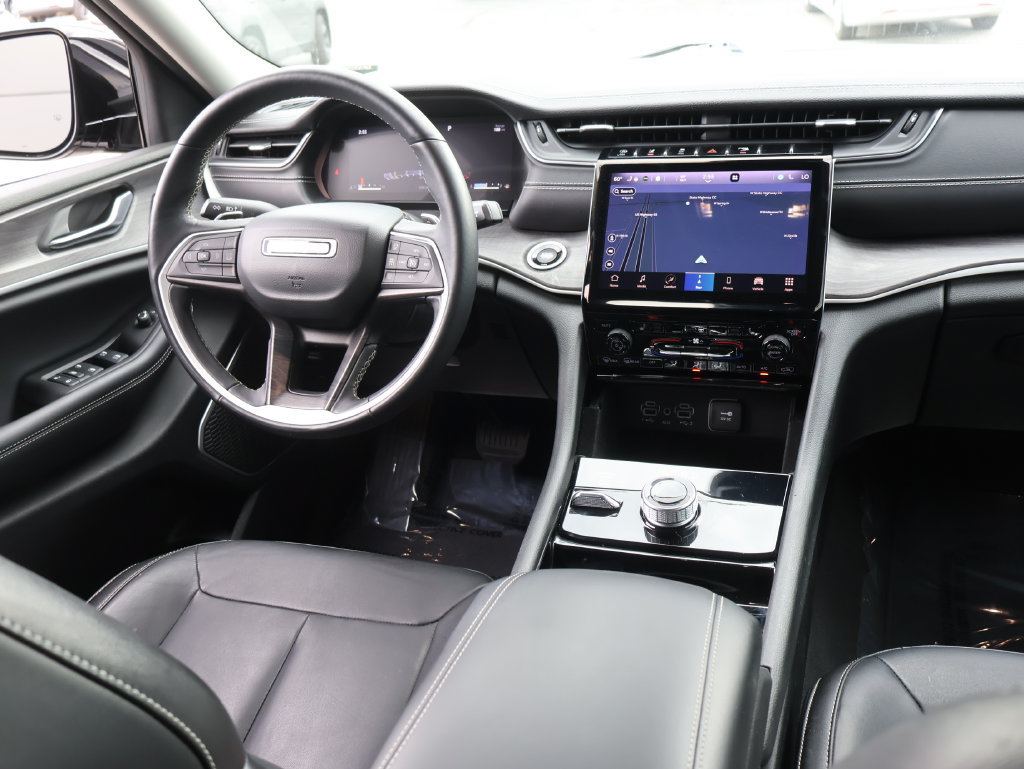 Used 2021 Jeep Grand Cherokee L Limited AWD/4WD image 12
