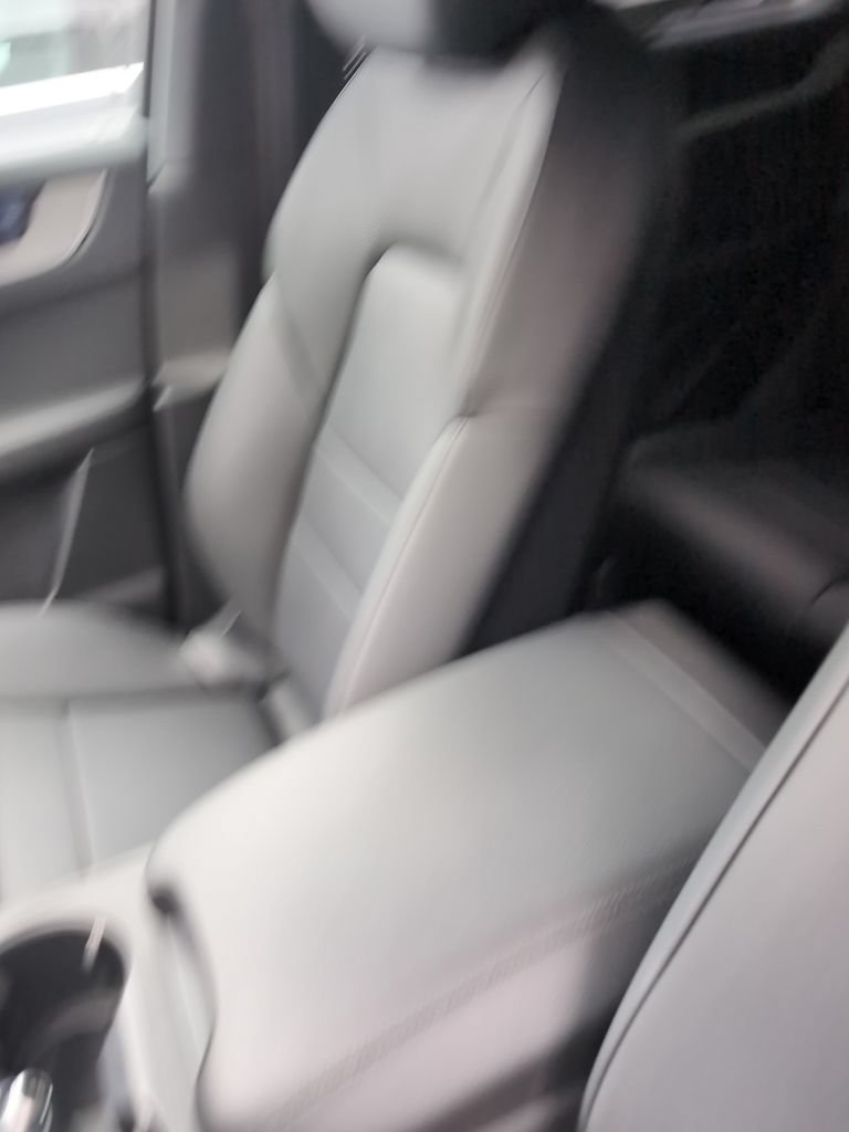 Certified 2025 Porsche Cayenne AWD/4WD image 4