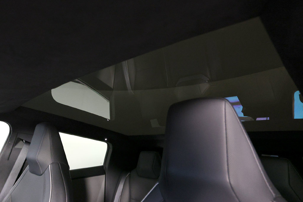 Used 2025 Tesla Cybertruck AWD Crew Cab image 34