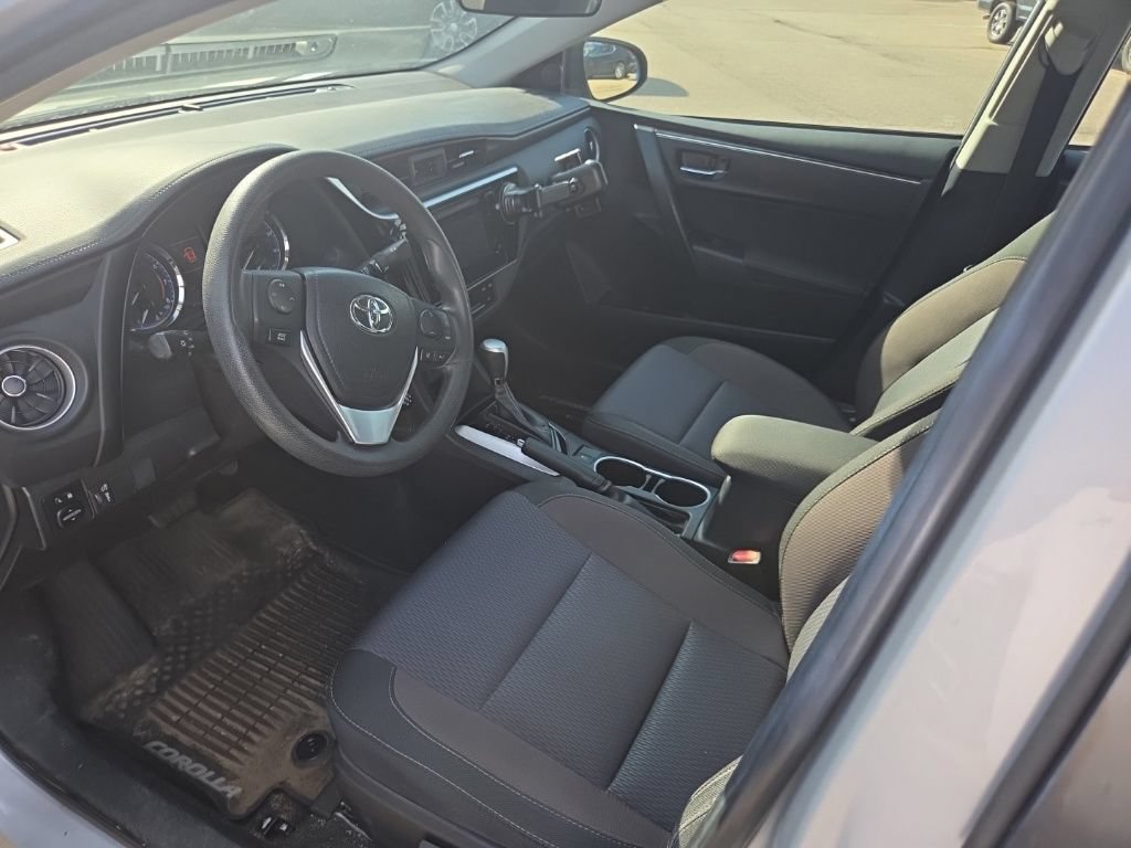 Used 2018 Toyota Corolla LE FWD image 12