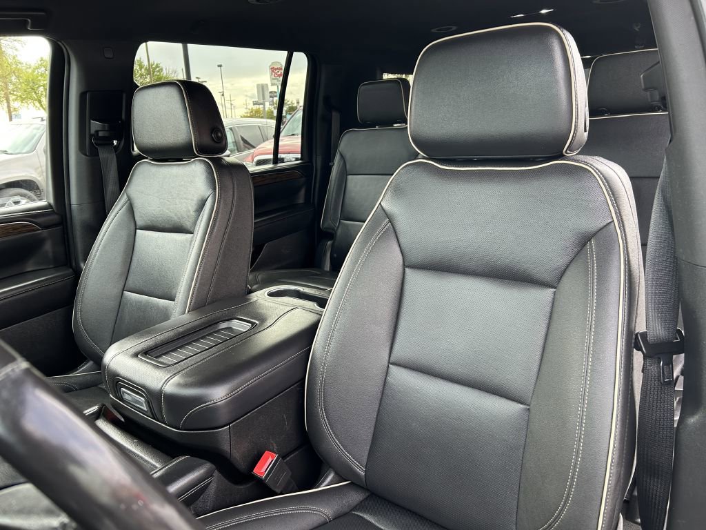 Used 2023 Chevrolet Suburban Premier image 17