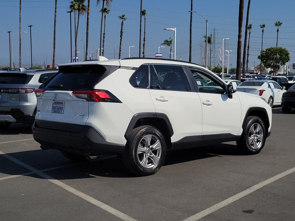 Used 2025 Toyota RAV4 XLE AWD/4WD image 4