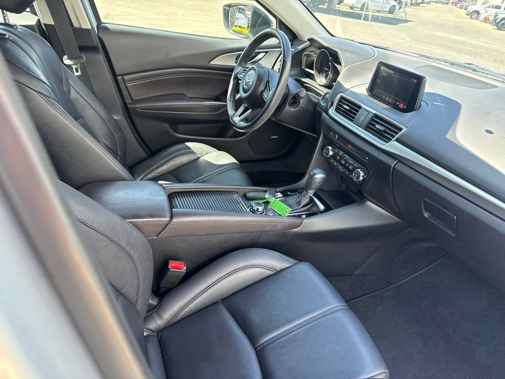 Used 2018 MAZDA MAZDA3 Touring FWD image 11
