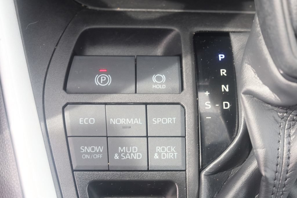 Used 2023 Toyota RAV4 LE AWD/4WD image 8