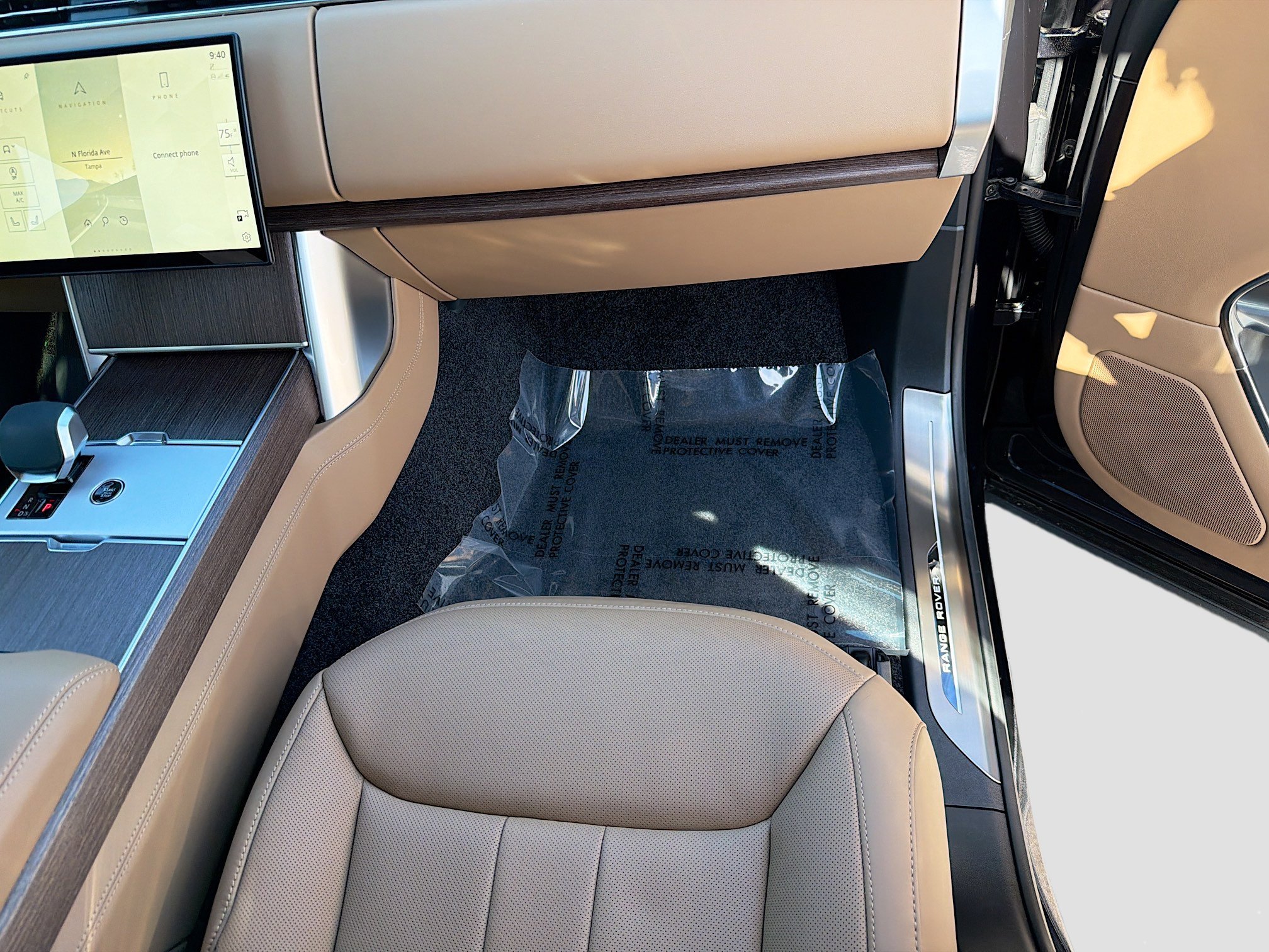 New 2026 Land Rover Range Rover SE image 18