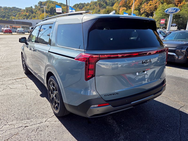 New 2027 Kia Carnival SX w/ Dark Edition Package FWD image 5