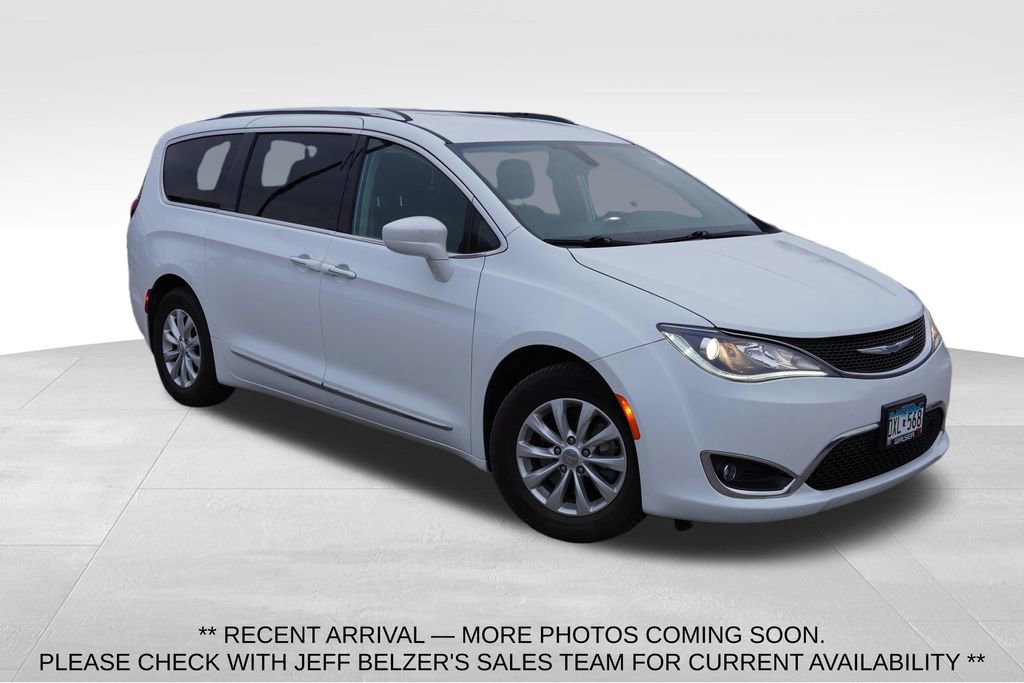 Used 2018 Chrysler Pacifica Touring-L image 1