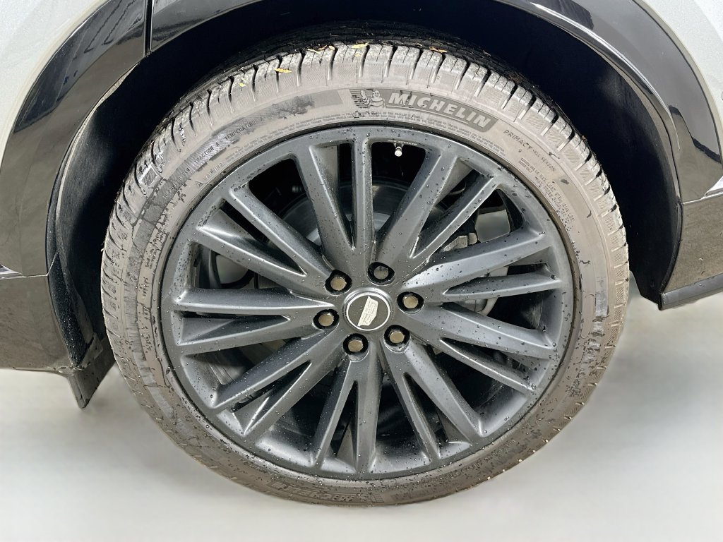 Certified 2026 Cadillac Lyriq Sport w/ LPO, ONYX Package AWD/4WD image 38
