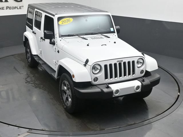 Used 2016 Jeep Wrangler Unlimited Sahara w/ Connectivity Group AWD/4WD image 45