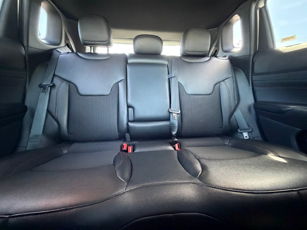 Used 2025 Jeep Compass Trailhawk AWD/4WD image 15