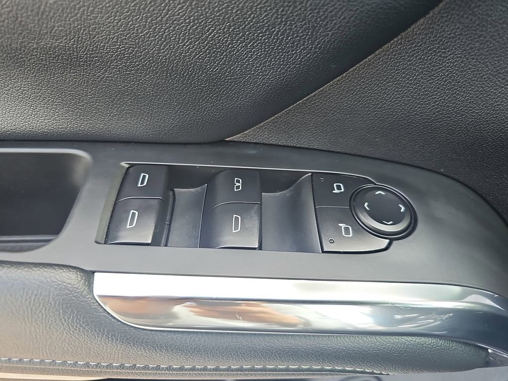 Used 2025 Chevrolet Traverse LT FWD image 30