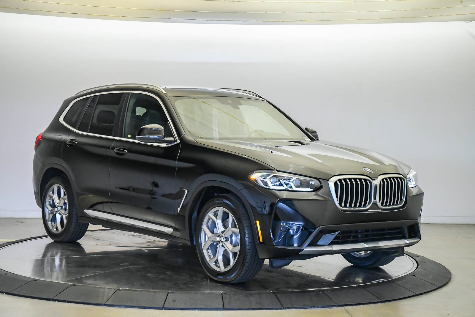 Certified 2023 BMW X3 sDrive30i w/ Convenience Package RWD image 5