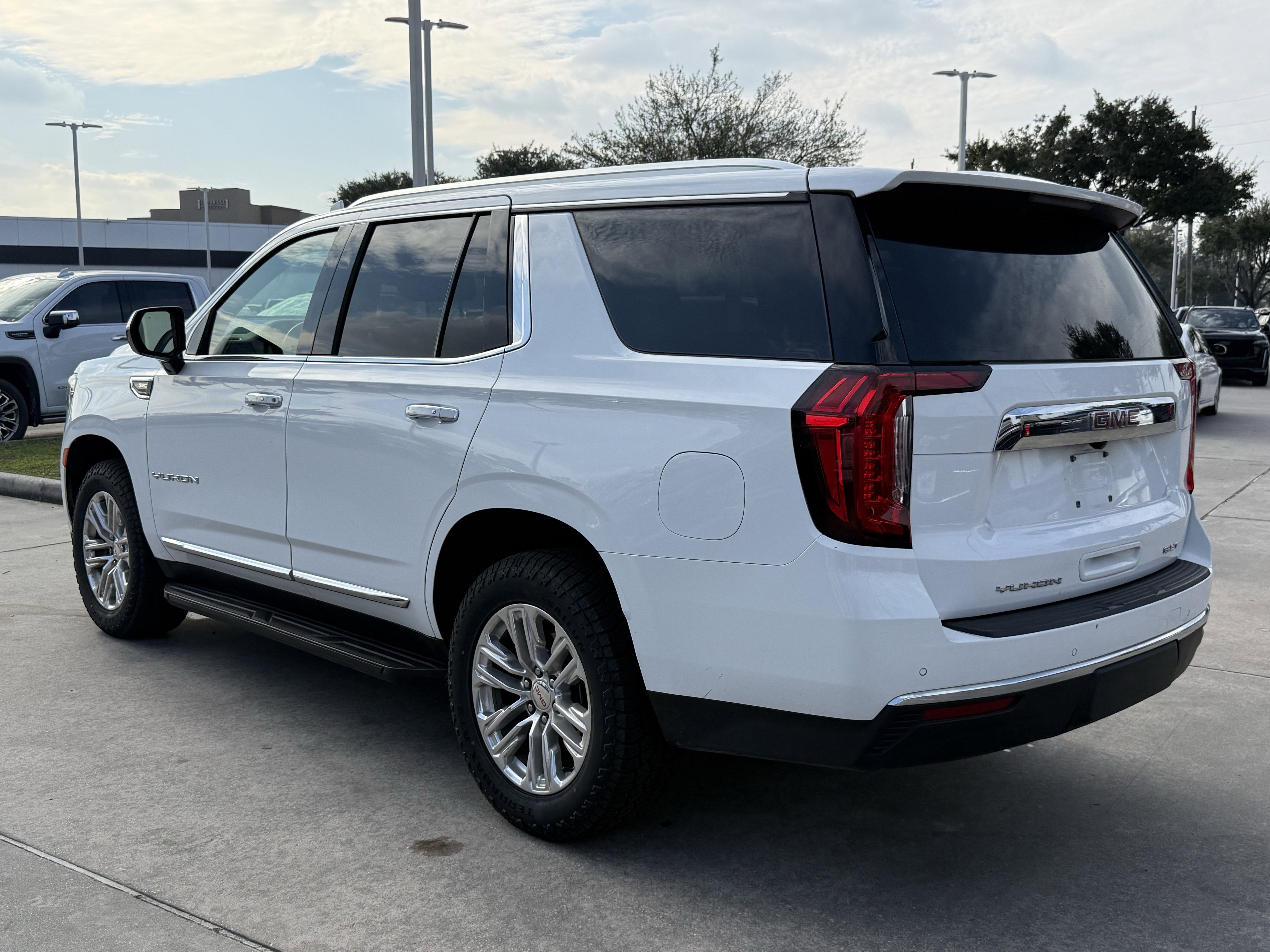 Used 2024 GMC Yukon SLT image 7