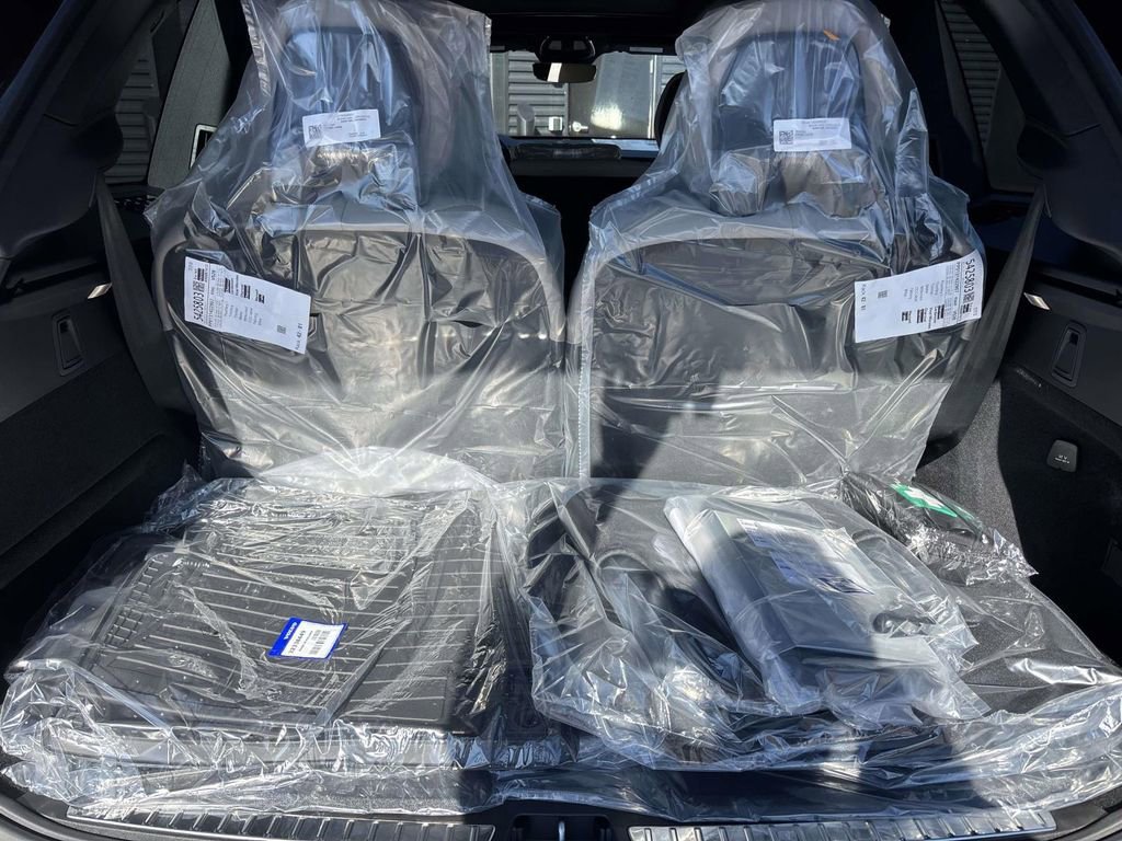 New 2026 Volvo XC90 B6 Plus w/ Protection Package Premier image 9