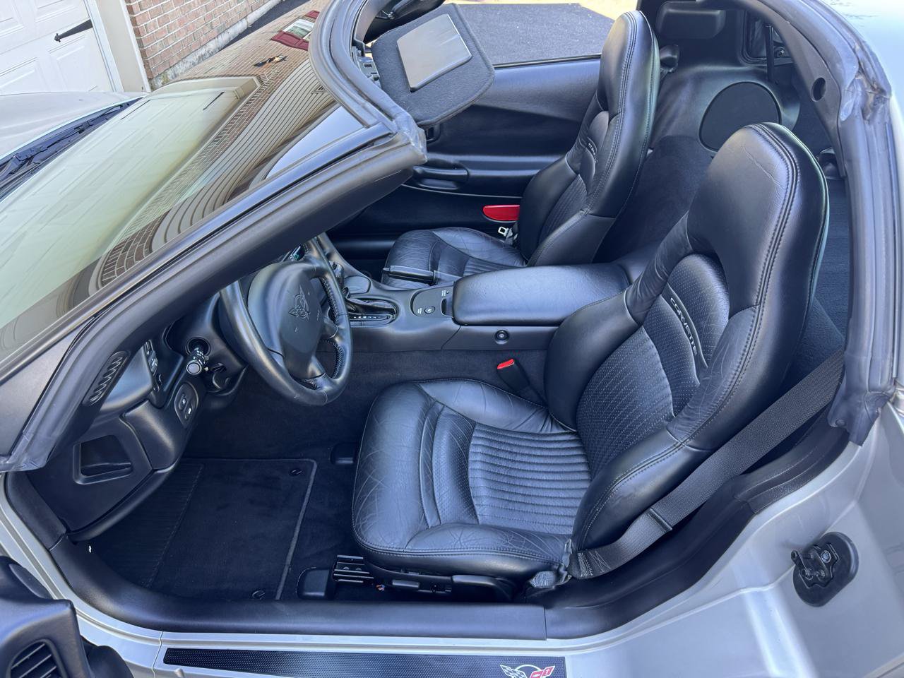 Used 2004 Chevrolet Corvette Coupe w/ Preferred Equipment Group RWD image 11