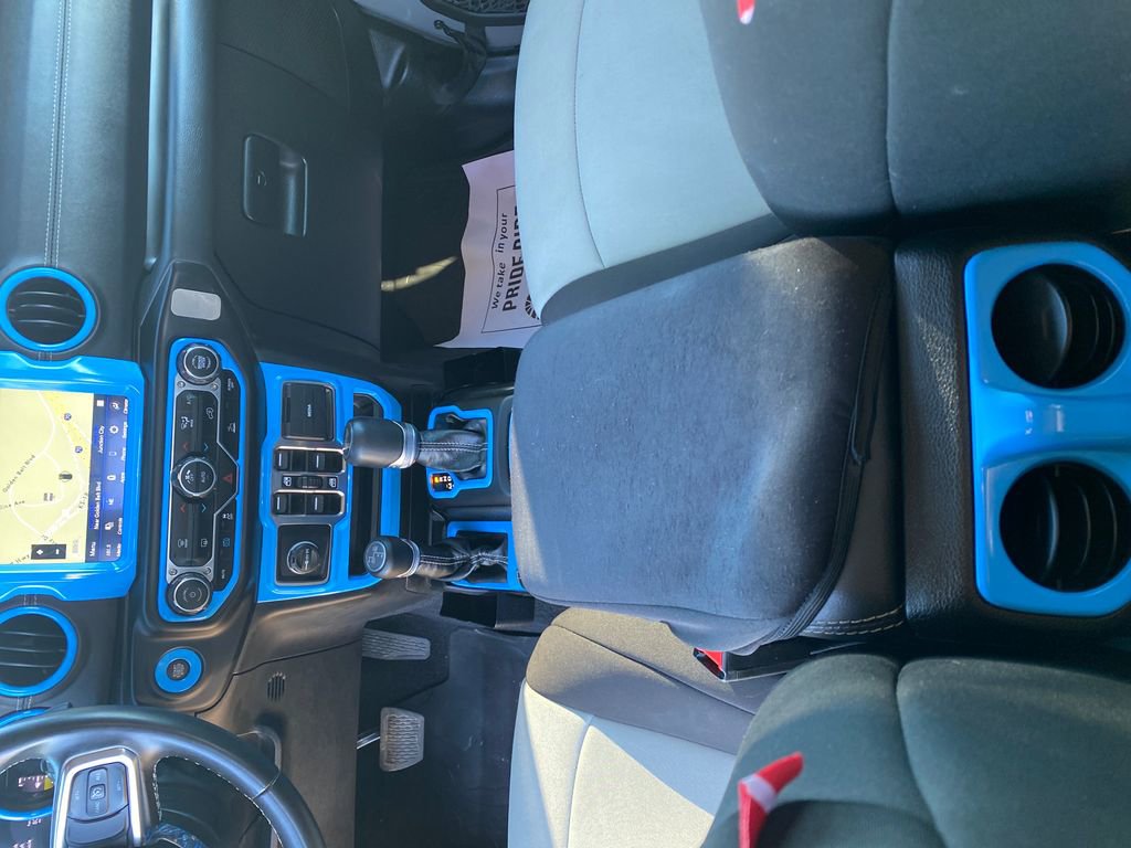 Used 2022 Jeep Wrangler Unlimited Sahara AWD/4WD image 25