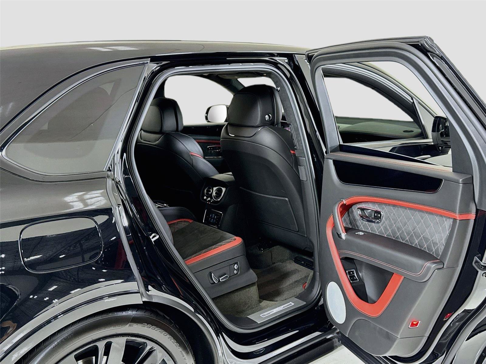 Used 2020 Bentley Bentayga Speed AWD/4WD image 31